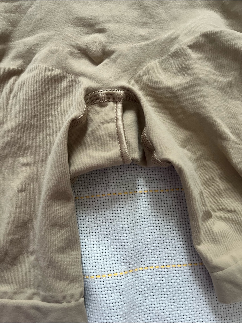 NWOT SKIMS Seamless Sculpting Mid Thigh Short Clay - Picture 6 of 6